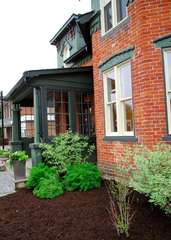 St Andrew Suites Fergus 外观 照片