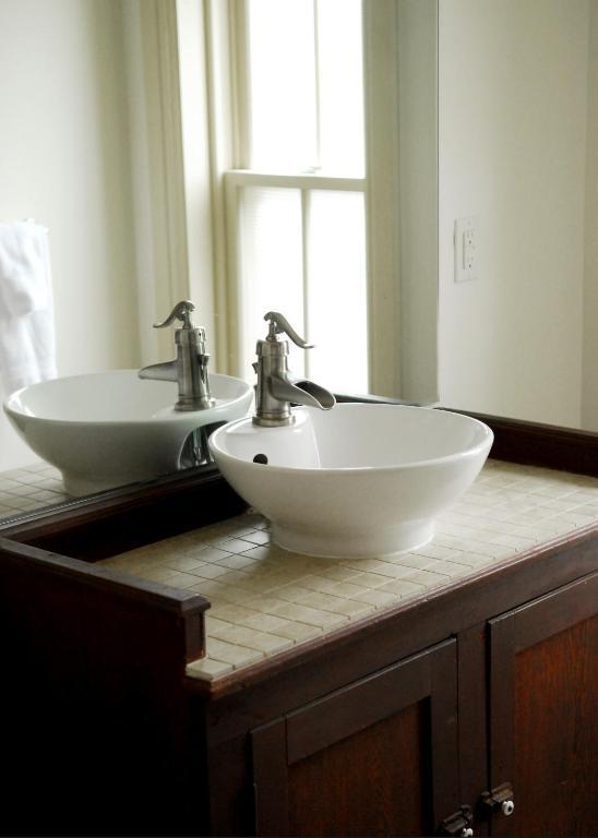 St Andrew Suites Fergus 外观 照片