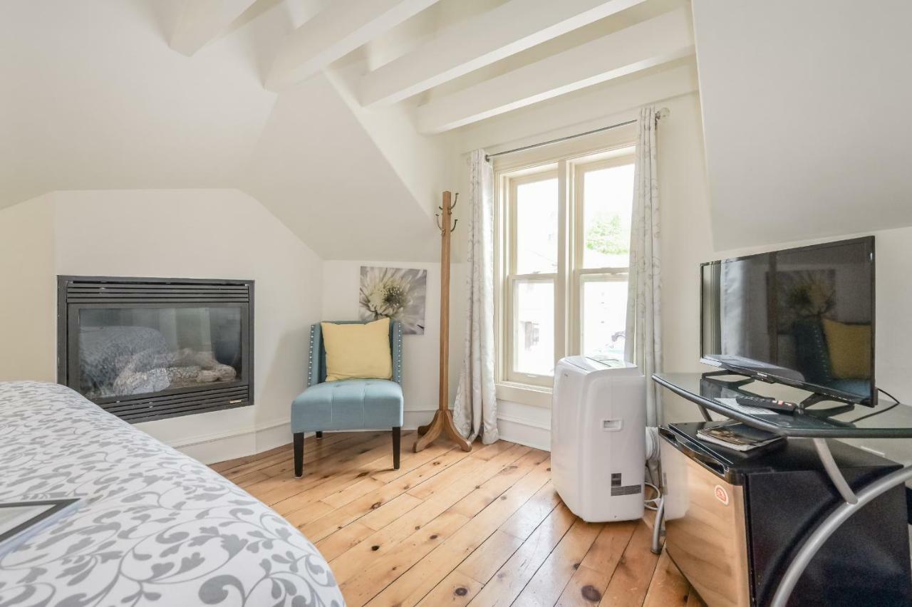 St Andrew Suites Fergus 外观 照片